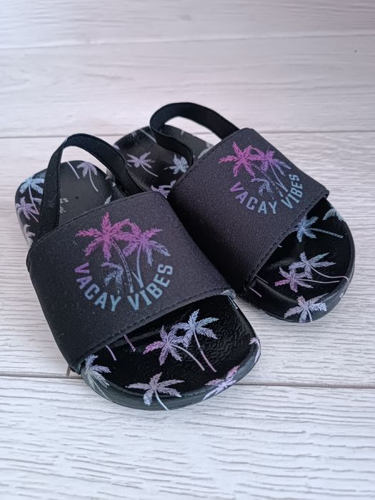 Шльопанці, сандалі H&M