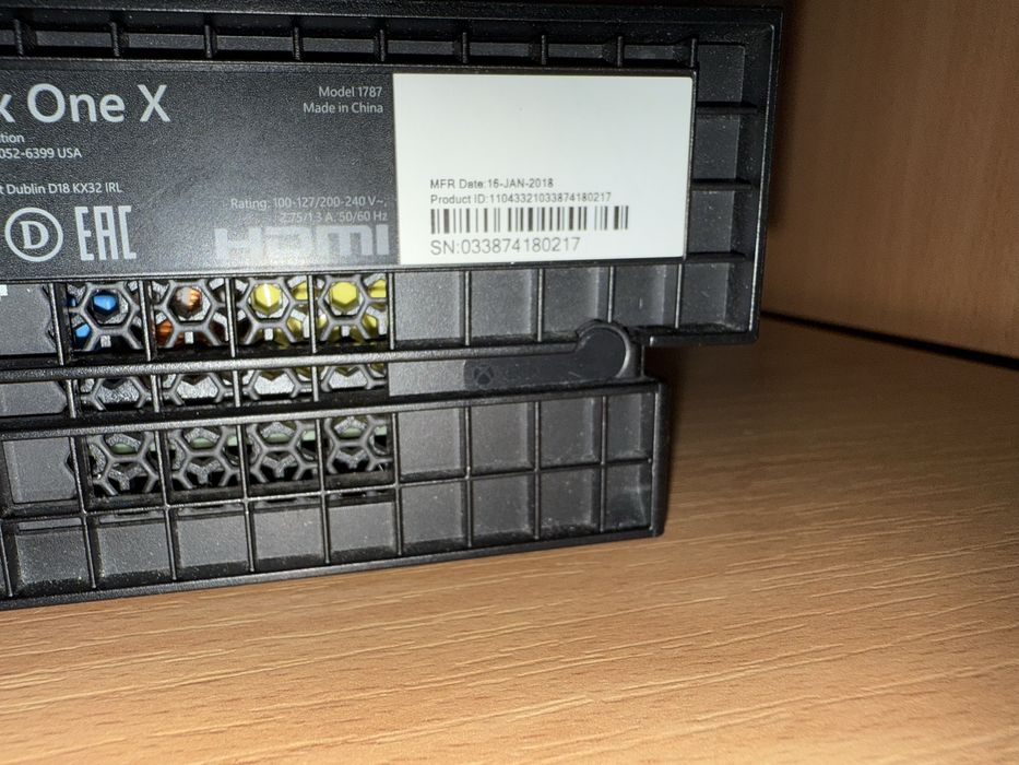 Xbox One X 1TB
