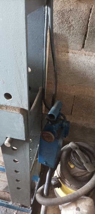 EQUIPAMENTOS DE OFICINA / Metalomecânica