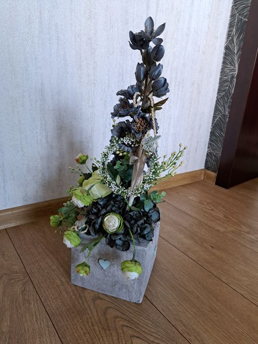 Kompozycja kwiatowa sztuczna