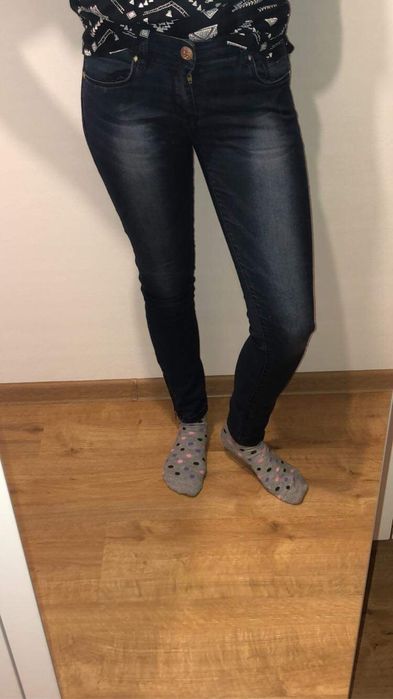 Spodnie jeansy ciemne