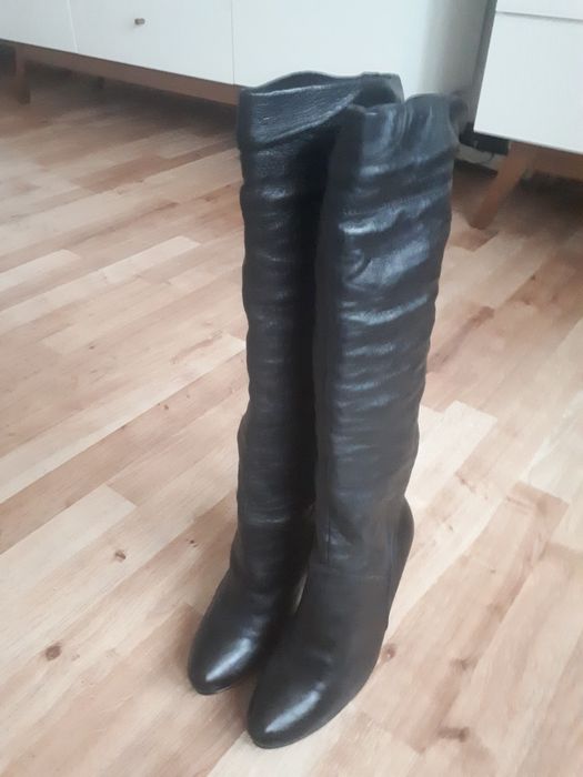 Czarne kozaki damskie