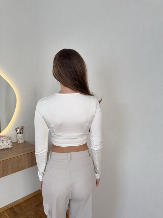 Топ від Bershka з декоративними ланцюжками