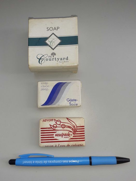 Sabonetes miniatura de vários hotéis