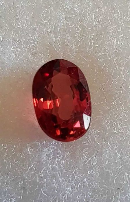 Safira Vermelho 0.77 Kilates Pedra Preciosa Certificado pelo IGI
