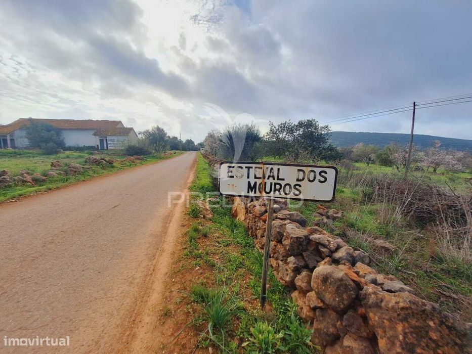 Ruína em Esteval do Mouros