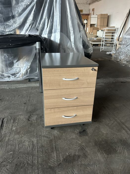 Zestaw mebli biurowych