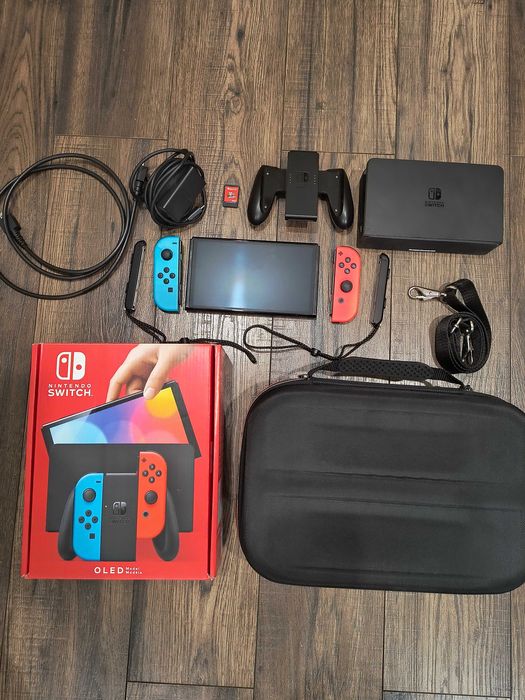 Nintendo Switch OLED – komplet + Mario Odyssey + pokrowiec.