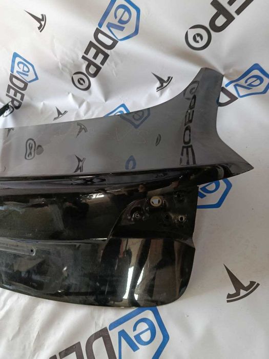 Кришка багажника (ляда) Tesla M3 2020-2023