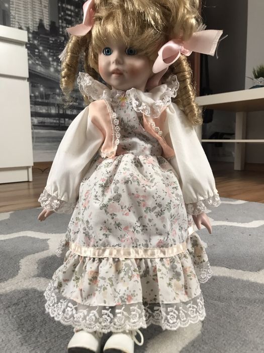 Lalka z porcelany