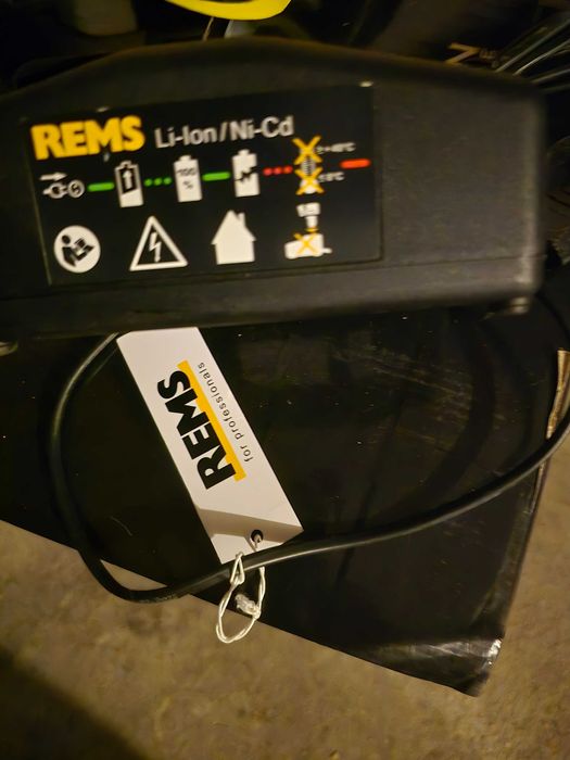 Nowa ladowarka do zaciskarki mini rems