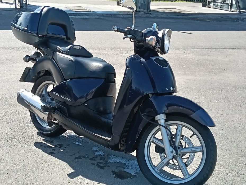 Апрілія 200 кубов Honda sh скутер