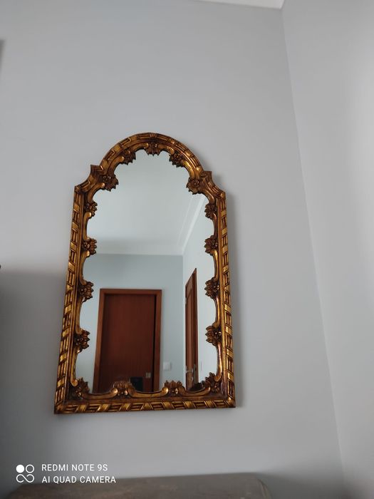 Dois espelhos em talha dourada antiga