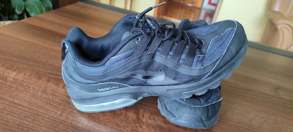 Buty Sportowe New Balance 42.5