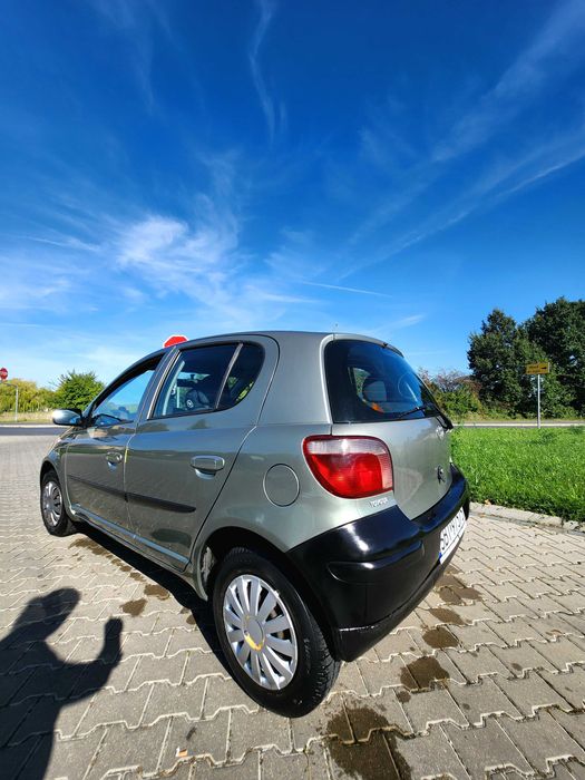 TOYOTA YARIS 1.0 bebzyna 2003 - niezawodna i oszczędna!
