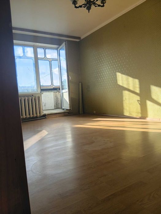 Простора, світла, тепла 2 кімнатна квартира в Містечку( Городку)