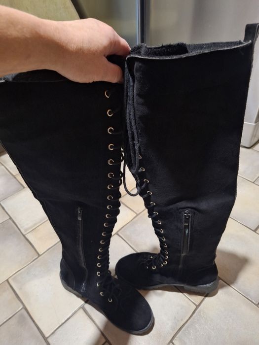 Czarne wysokie buty sznurowane