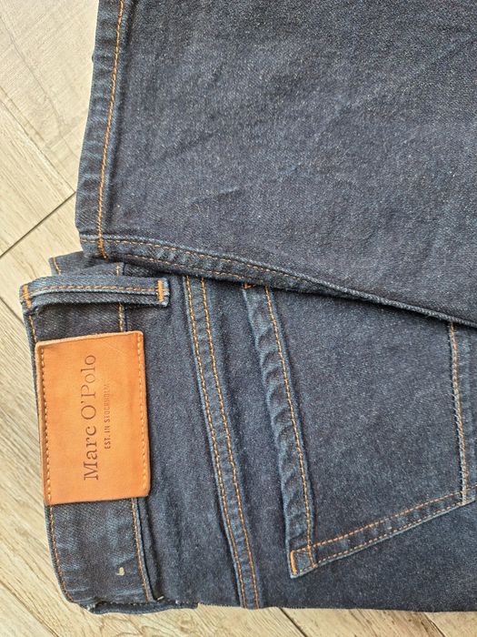 Чоловічі джинси у ідеальному стані