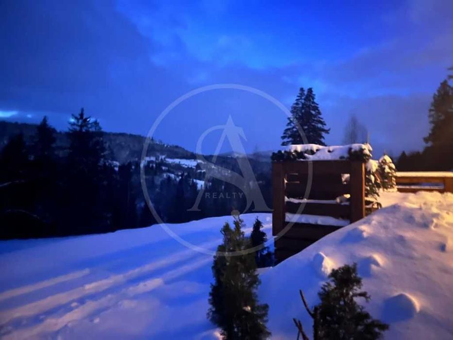 Сучасний котедж в котеджному містечку в Карпатах Славське (Славсько)