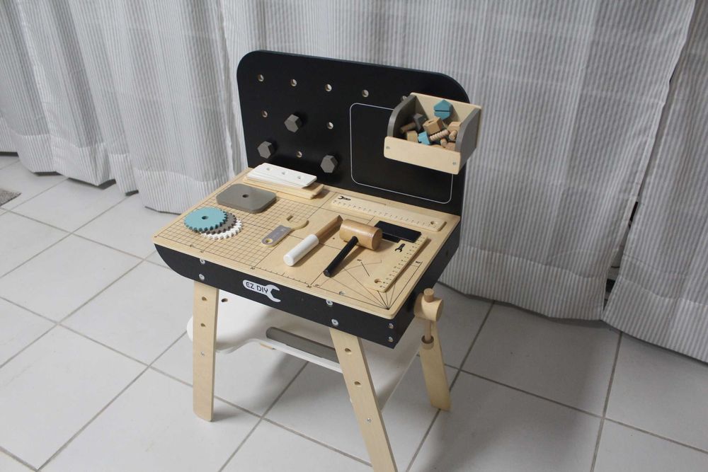 Bancada de bricolagem em madeira