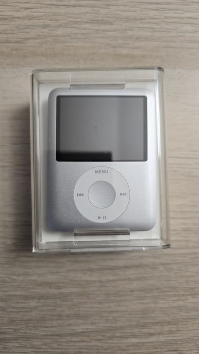iPod Nano 3rd Gen 4GB Silver FACTORY SEALED
