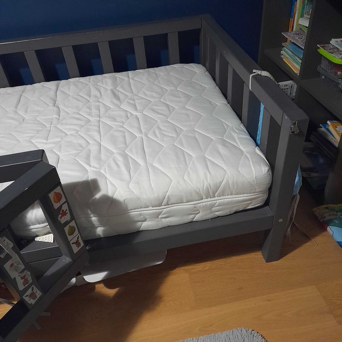 łóżko drewniane dziecinne