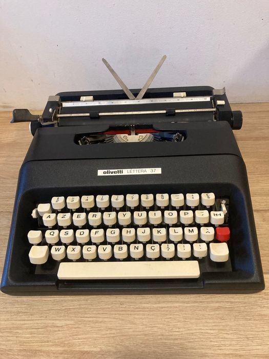 Máquina de escrever  **  Olivetti 37