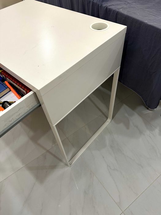 Secretária IKEA com 1 gaveta