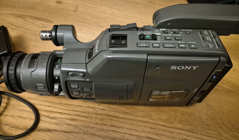 Kamera analogowa SONY CCD-F385E