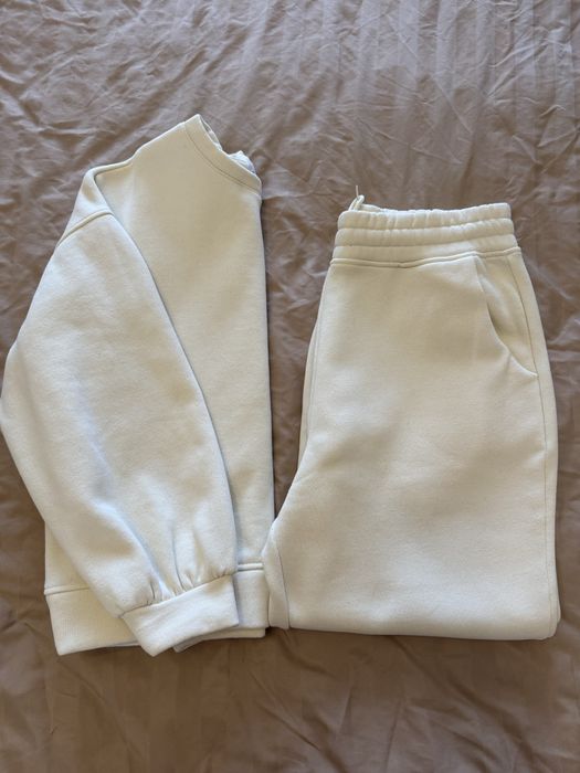 Молочний спортивний кослюм reserved