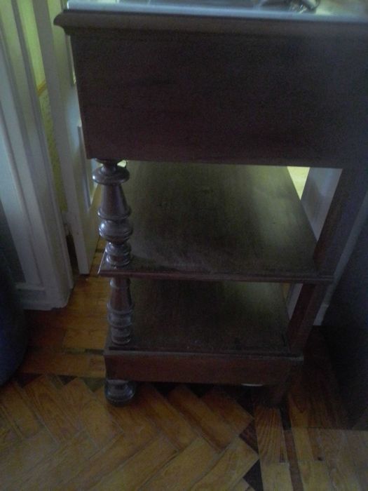 Móvel de sala tipo louceiro