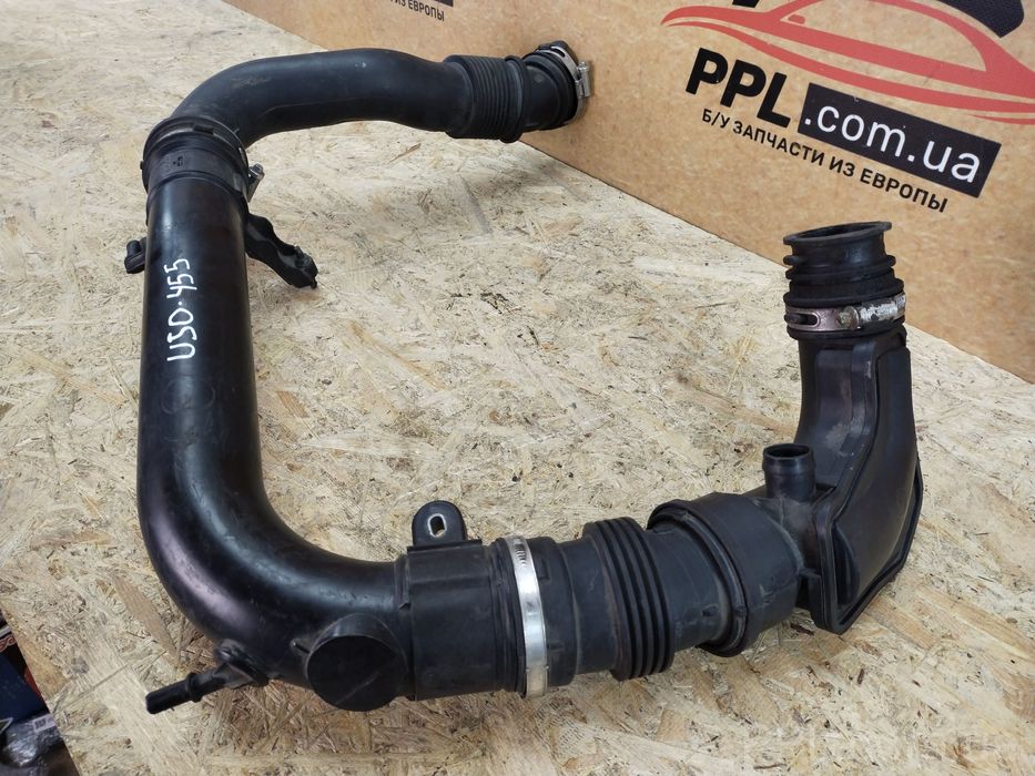 Ford B-Max Fiesta Mk7 2012- 1.0 ecoboost Патрубок трубка интеркулера