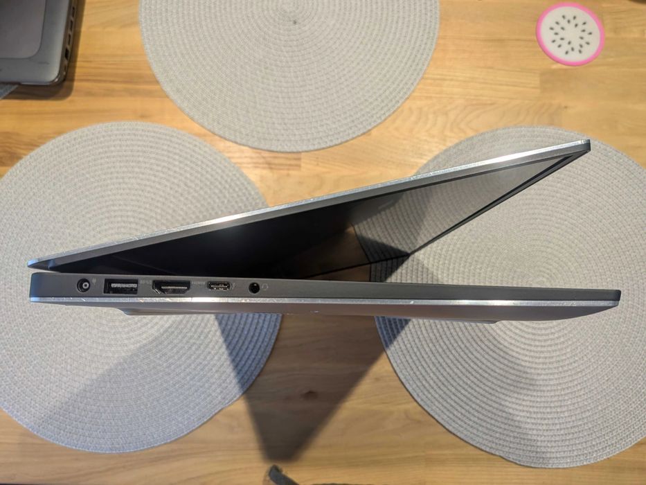 Dell XPS 9570 IPS FHD i7-8750h/GTX 1050ti 4gb/16gb ddr4/512gb m2/win