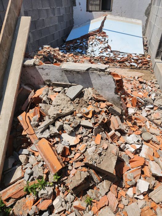 Faço limpeza de entulho todos tipos de limpeza e faco diminuição