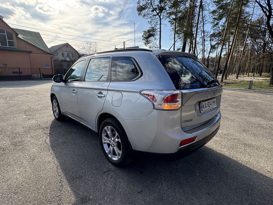 Офіційний Mitsubishi Outlander 2.4 газ/бензин Автомат , повний привід