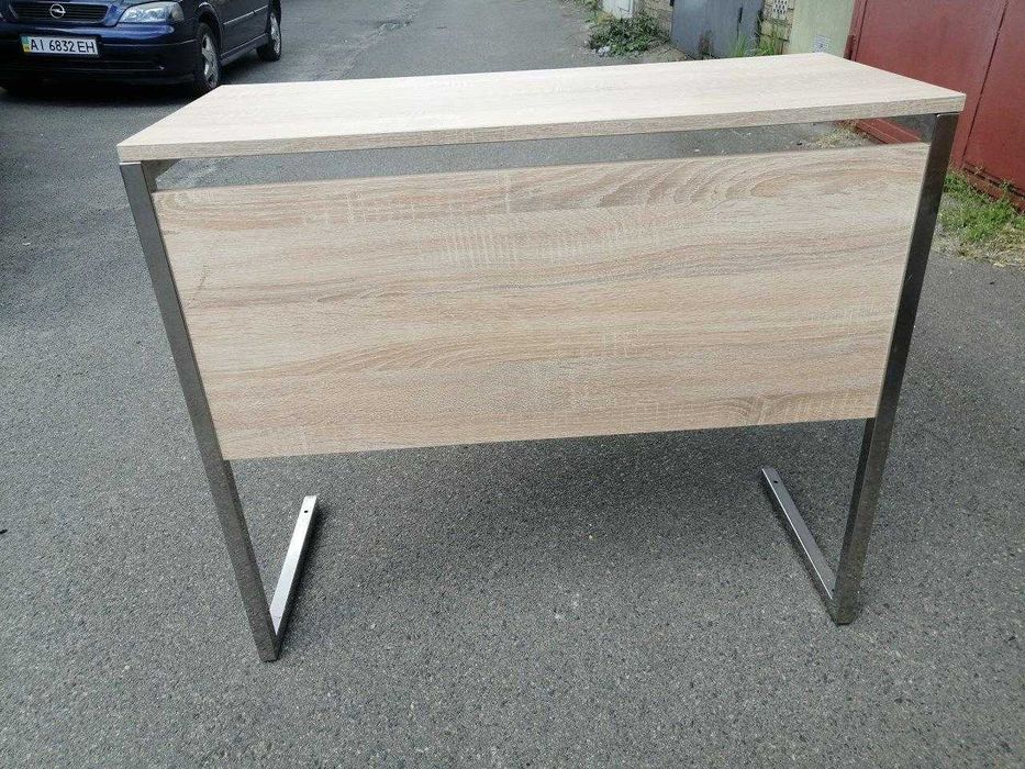 Продам компьютерный стол.