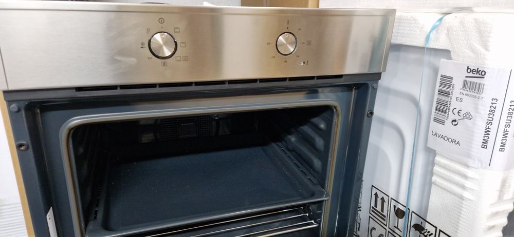 Forno de encastre Teka 65L