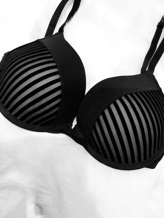 Hunkemöller.  Biustonosz.  75 D. 34 D. Seksi.