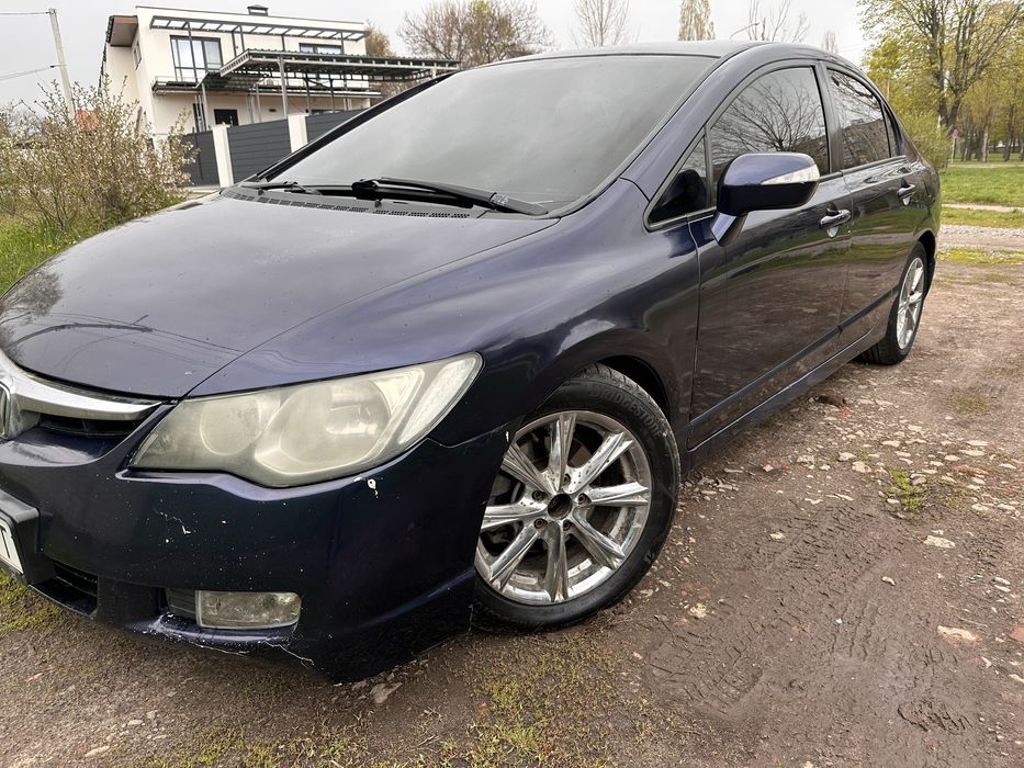 Продам Хонда Сивик 4D мотор 1.8 автомат