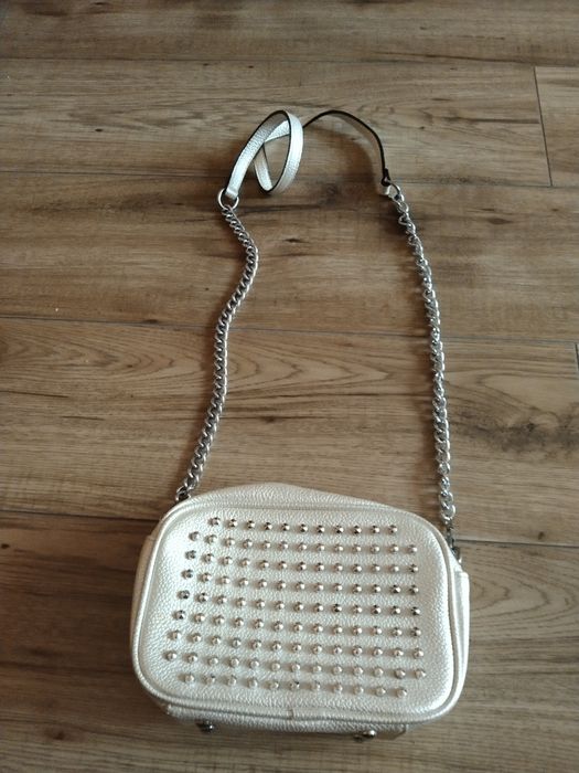 Torebka listonoszka srebrna w dobrym stanie