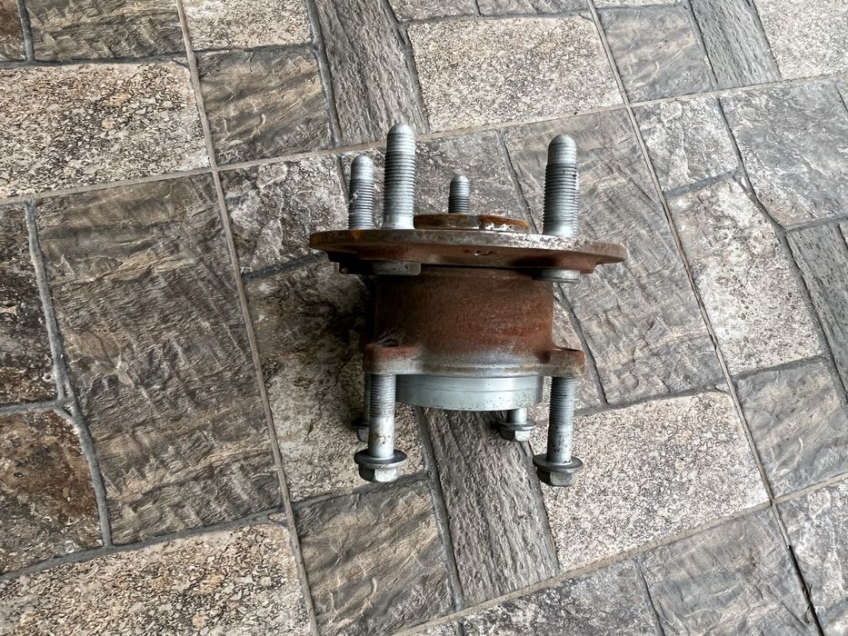 Передня ступиця Тесла модел Х