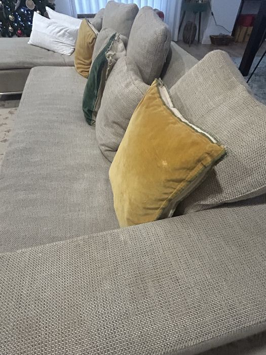 Sofá bege com chaise longue