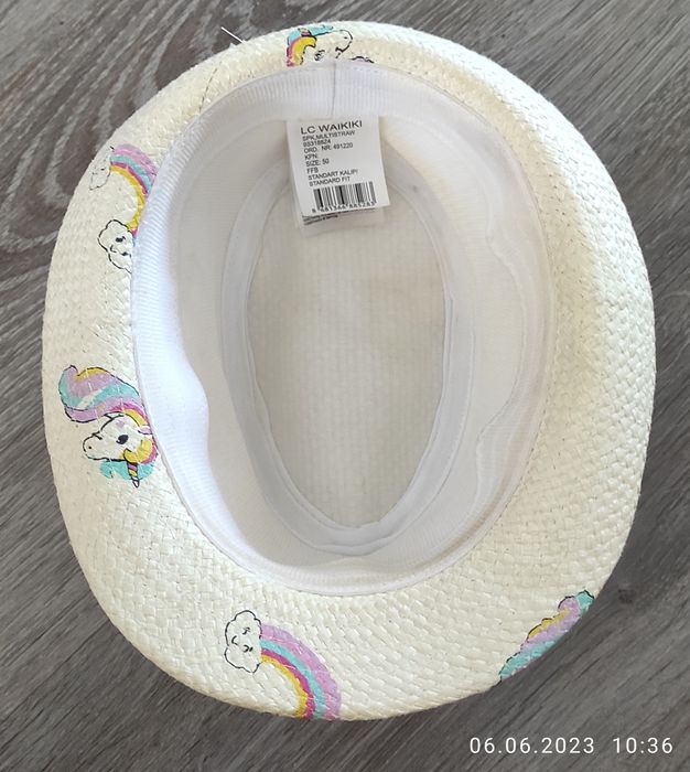 Капелюшки -2шт.на дівчинку.