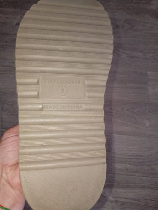 Продам женские шлепанцы