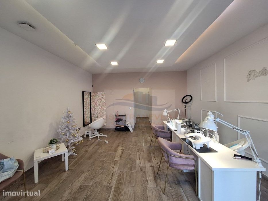 Shop in Queluz, recently renovated