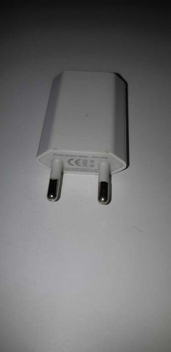 Cinco carregadores e dois cabos USB-C