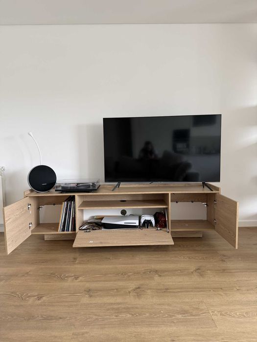 Móvel de TV efeito carvalho com arrumação – 197 cm