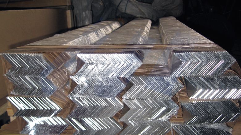 Уголок алюминиевый, разнополочный, ровнополочный, анод, без покрытия