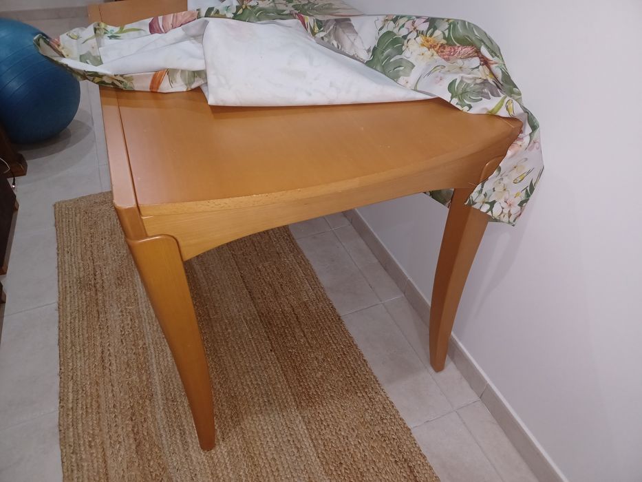 Mesa de cozinha com 4 cadeiras