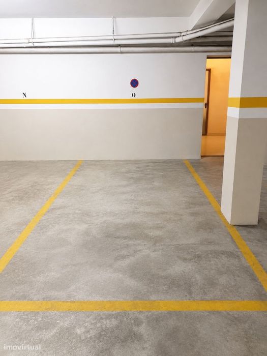 T2 com Garagem, Arrumos e Terraço e Jardim